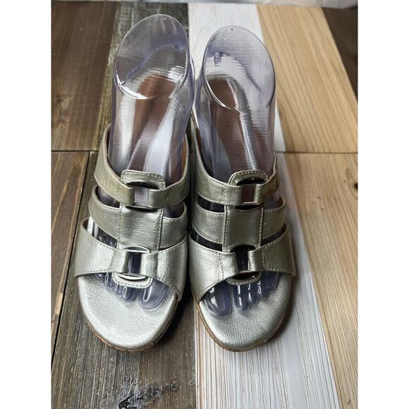 Attention Sandals Womens Size 8 M Silver Wedge Slip On Open Toe Comfy Academia - Picture 3 of 11